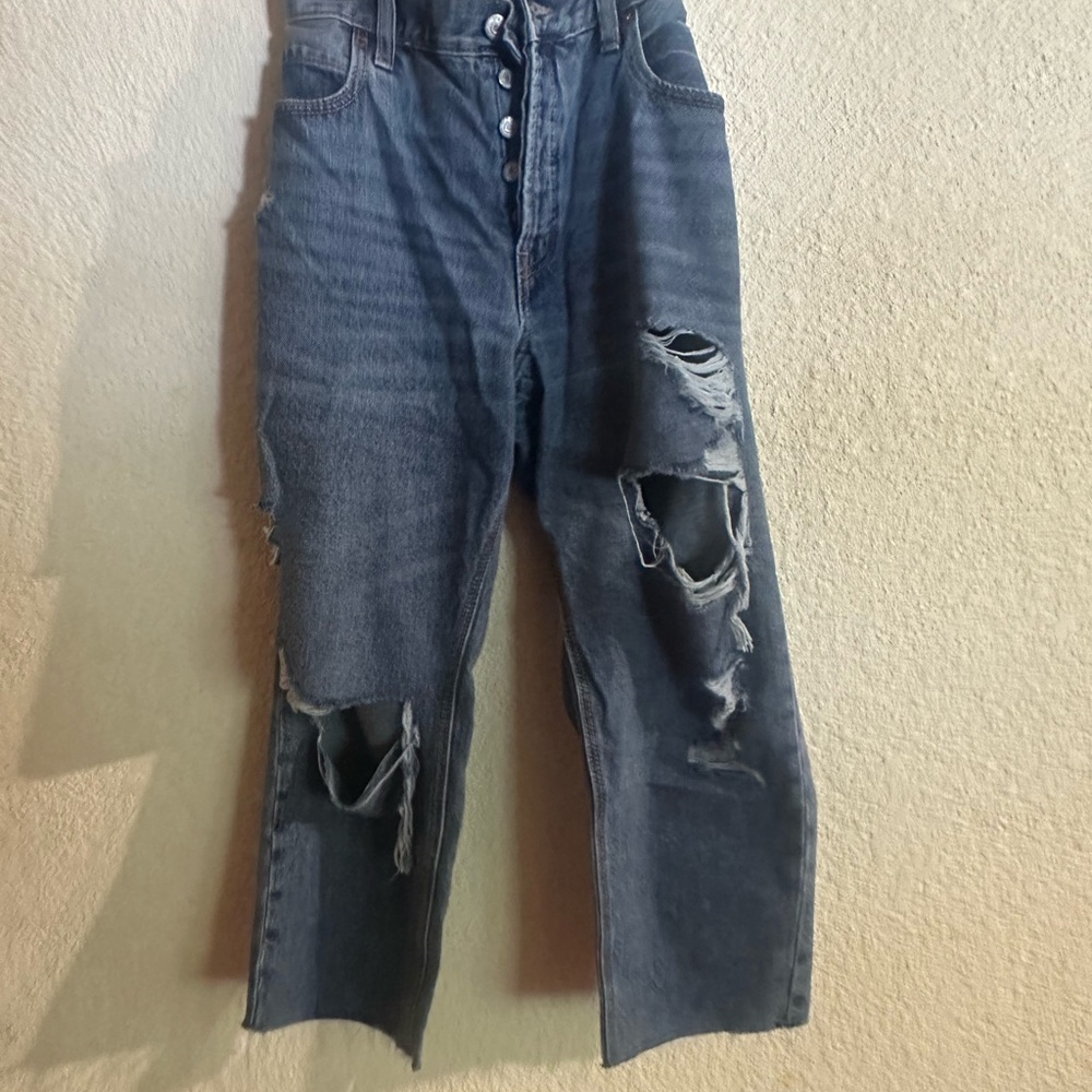 Old Navy Women's Straight Leg Jeans - Distressed Blue